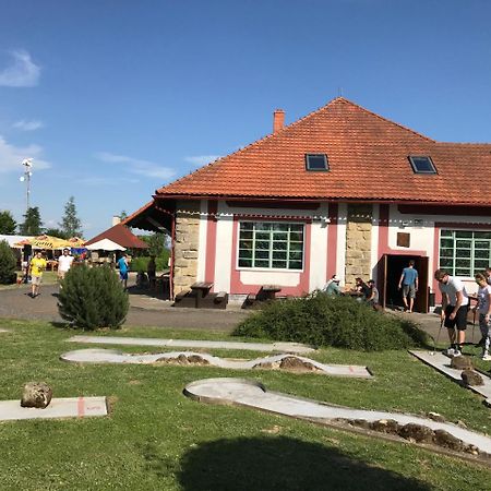 Famozclub Hotel Bakov nad Jizerou Exterior foto