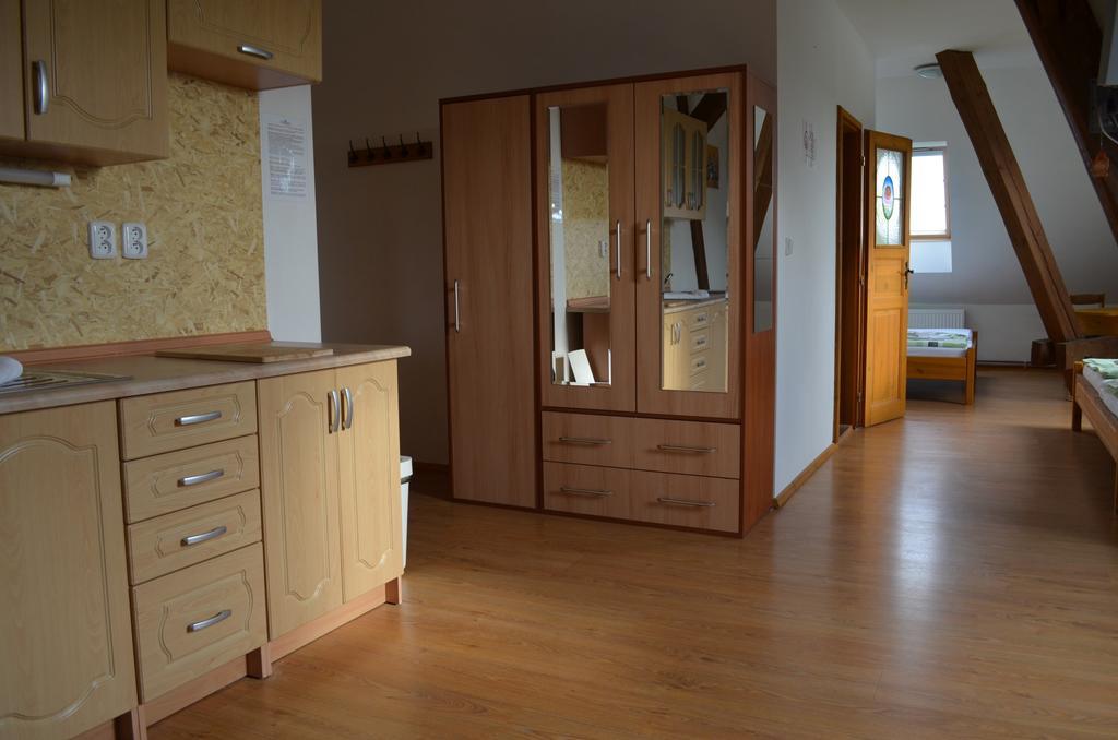 Famozclub Hotel Bakov nad Jizerou Quarto foto
