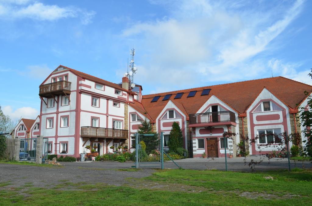 Famozclub Hotel Bakov nad Jizerou Exterior foto