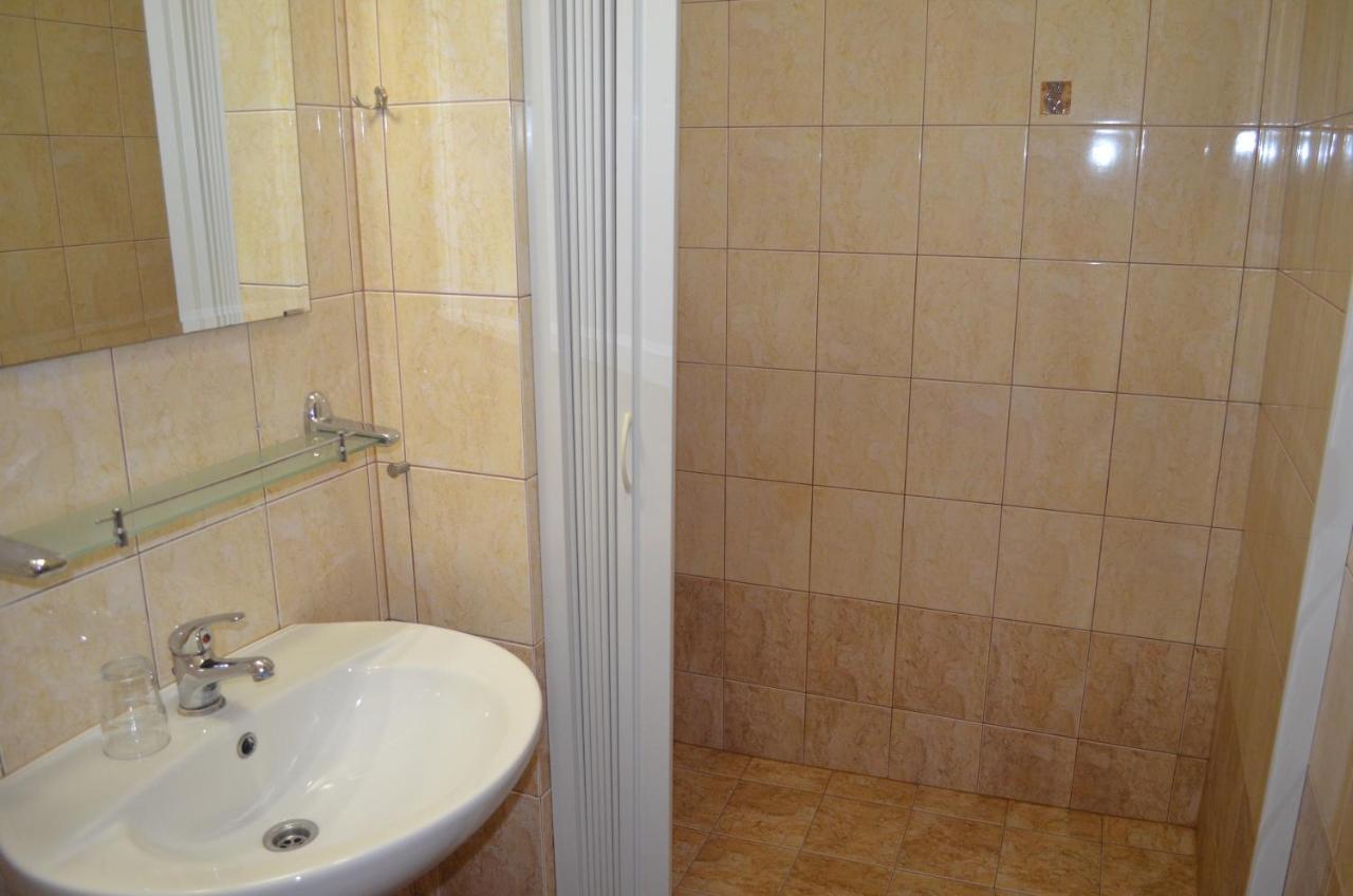 Famozclub Hotel Bakov nad Jizerou Quarto foto