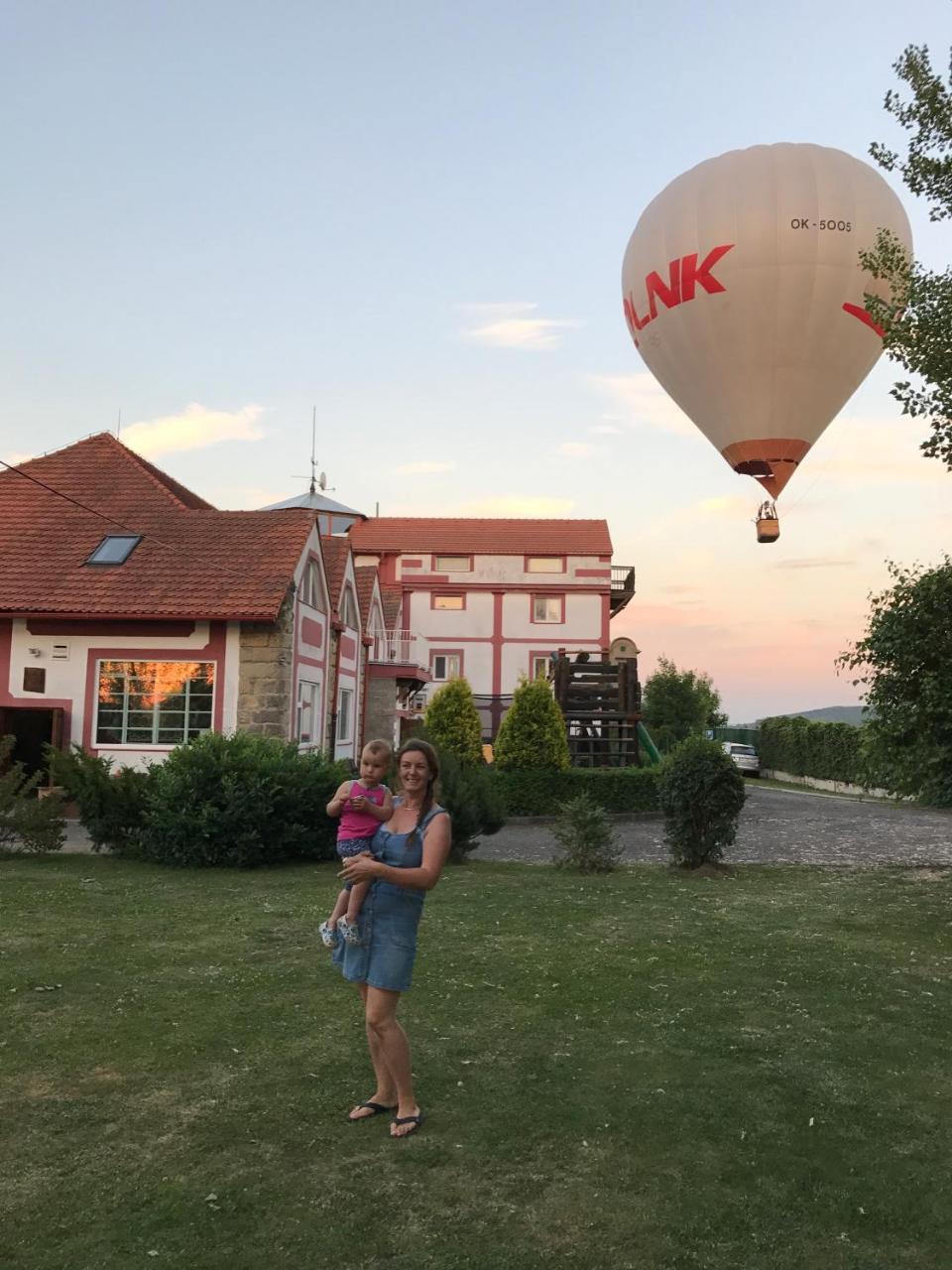 Famozclub Hotel Bakov nad Jizerou Exterior foto