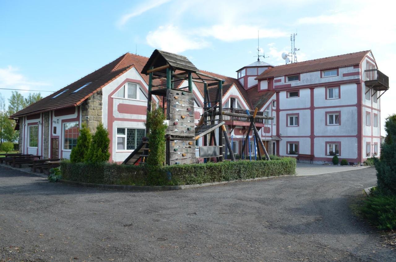 Famozclub Hotel Bakov nad Jizerou Exterior foto